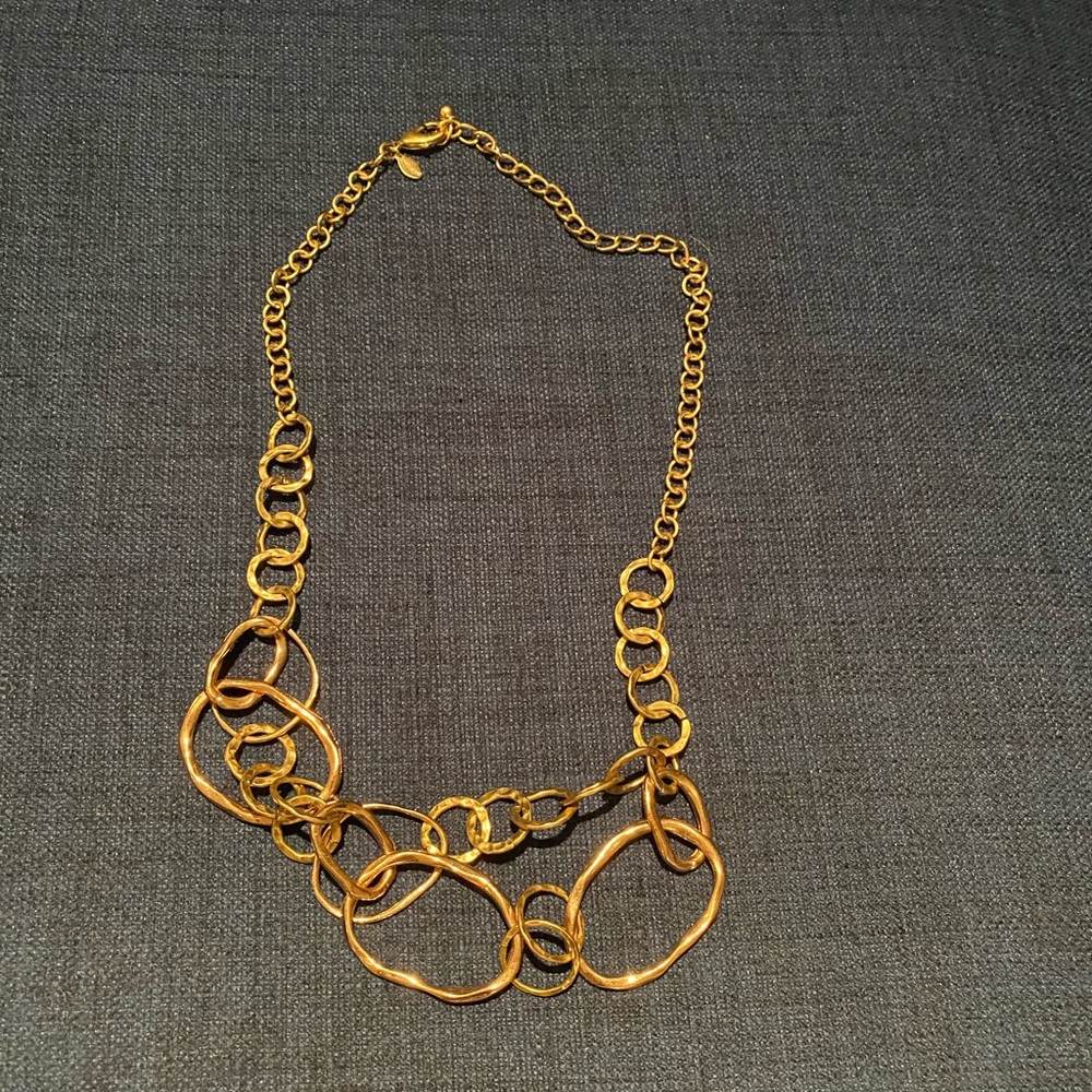 Great fun gold necklace with circulars rings. - Picture 9 of 11